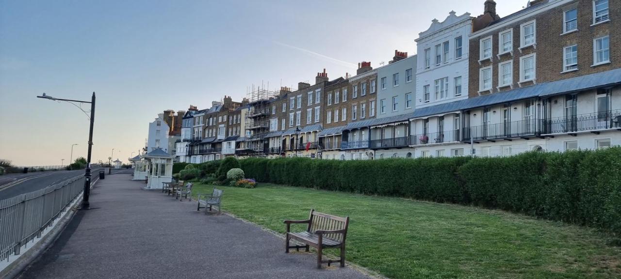 Diamond Harbour - Whole Huge Apartment - Wifi - Beach - Ramsgate Town 外观 照片